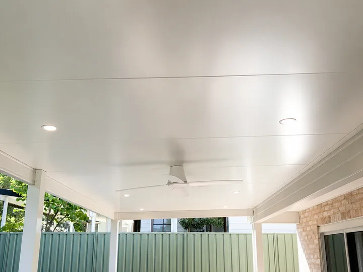 Ceiling fan rated for outdoor use under a covered patio