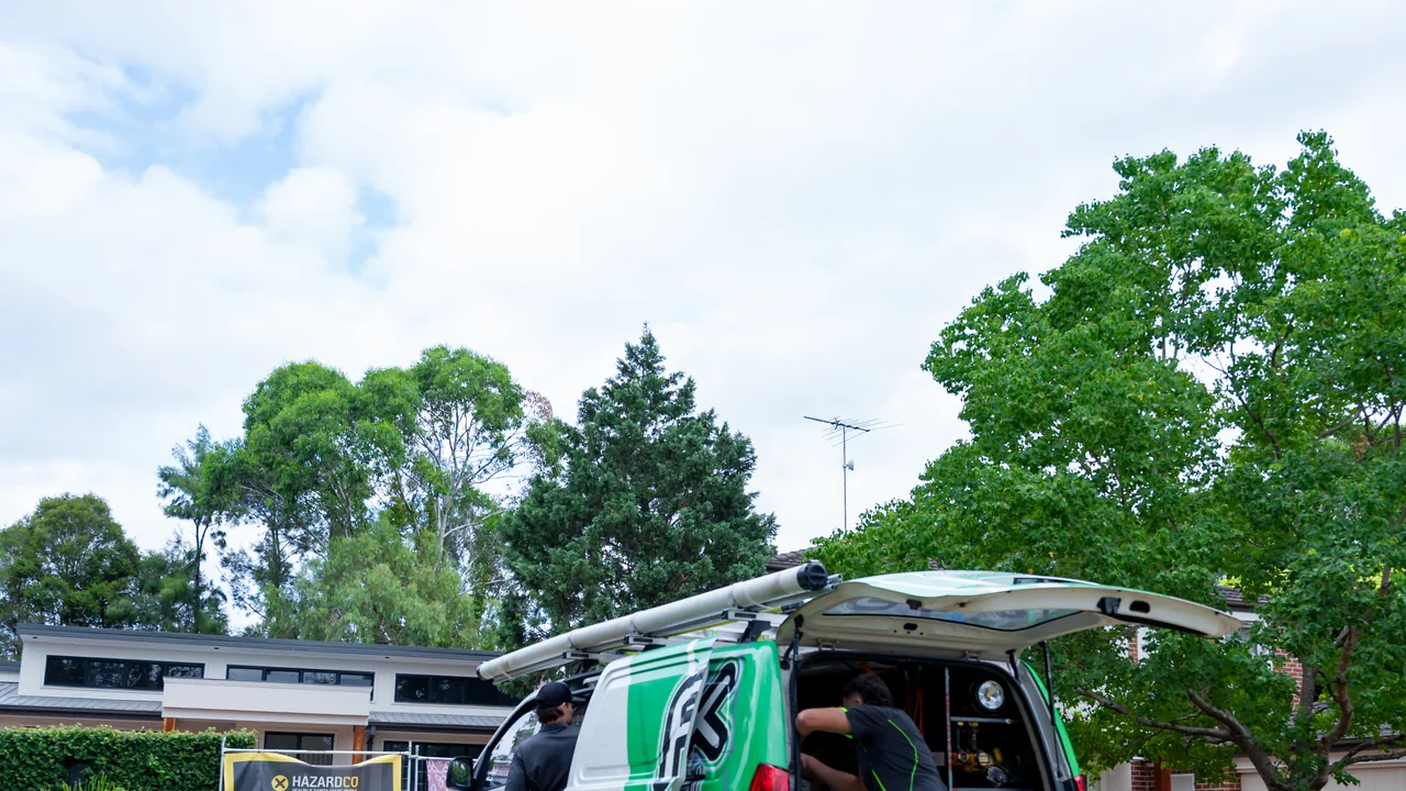 Fix Electrical van on site